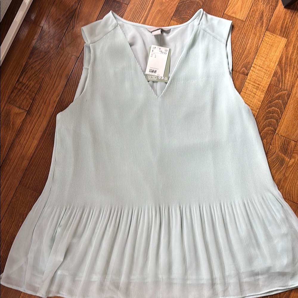 Light Blue Sleeveless Pleated Top